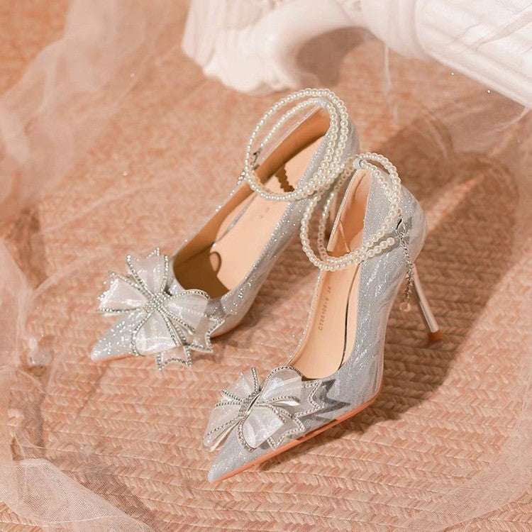 Damen stilvolle Pumps mit elegantem Schleifenakzent und schimmerndem Obermaterial EB