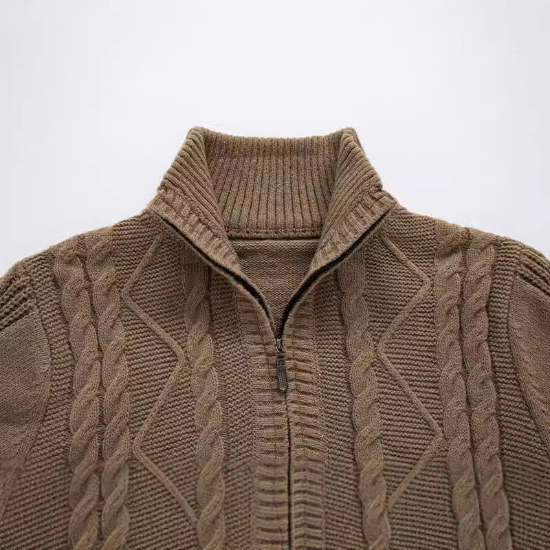 Herren Strickpullover mit hohem Kragen und Zopfmuster EB