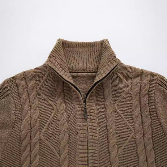 Herren Strickpullover mit hohem Kragen und Zopfstrickmuster EB