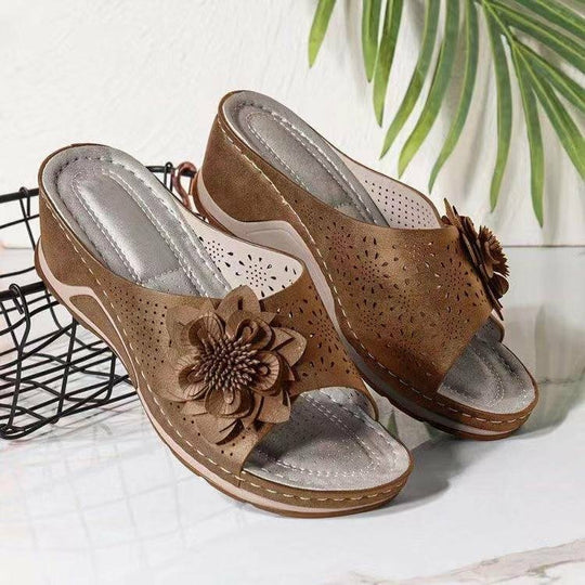 Damen komfortable Pantolette mit floralen Applikationen EB
