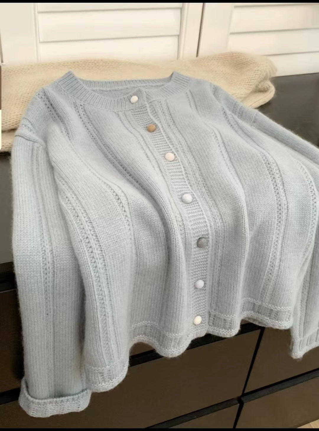 Damen Grobstrick-Cardigan mit geschmackvollem Knopfverschluss und weiten Ärmeln EB