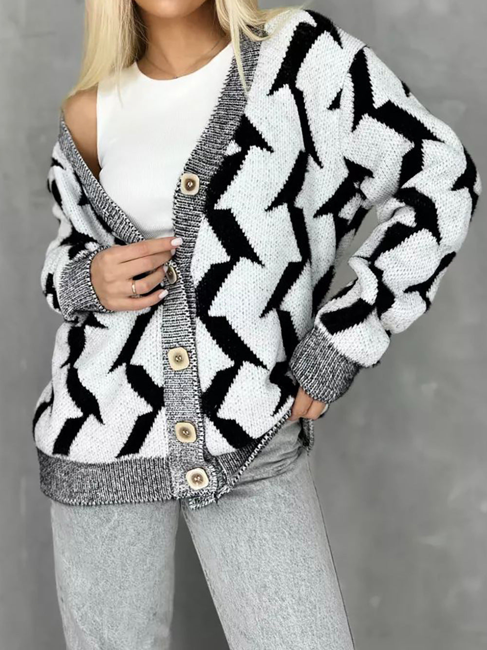 Damen gemütlicher Strickcardigan mit modernem Blitze-Design und Knopfverschluss EB