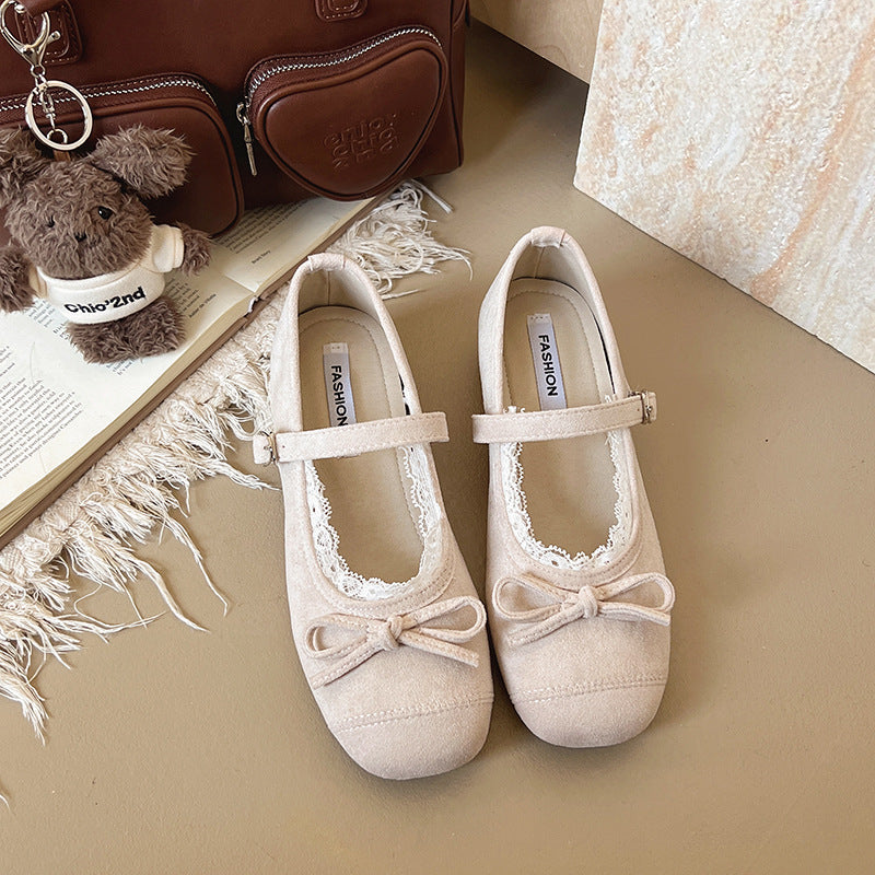 Damen Ballerinas mit verstellbarem Riemen und zarten Spitzendetails EB
