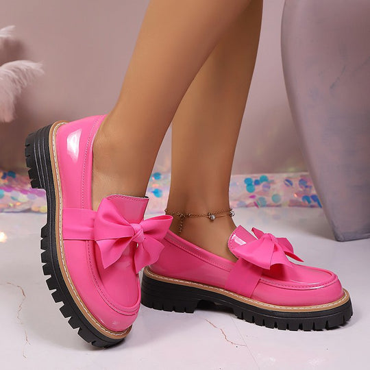 Damen  Lack-Optik Loafer mit massiver Profilsohle und großer Stoffschleife EB