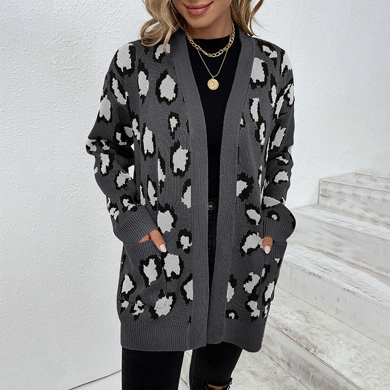 Damen modische Strickjacke mit Leopardenmuster und praktischen Taschen EB