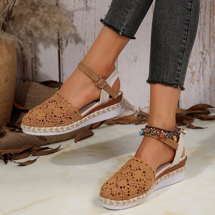 Damen  bestickte Espadrille-Pantoletten mit verstellbarem Knöchelriemen, floraler Häkel-Optik und geflochtenem Jute-Plateau EB