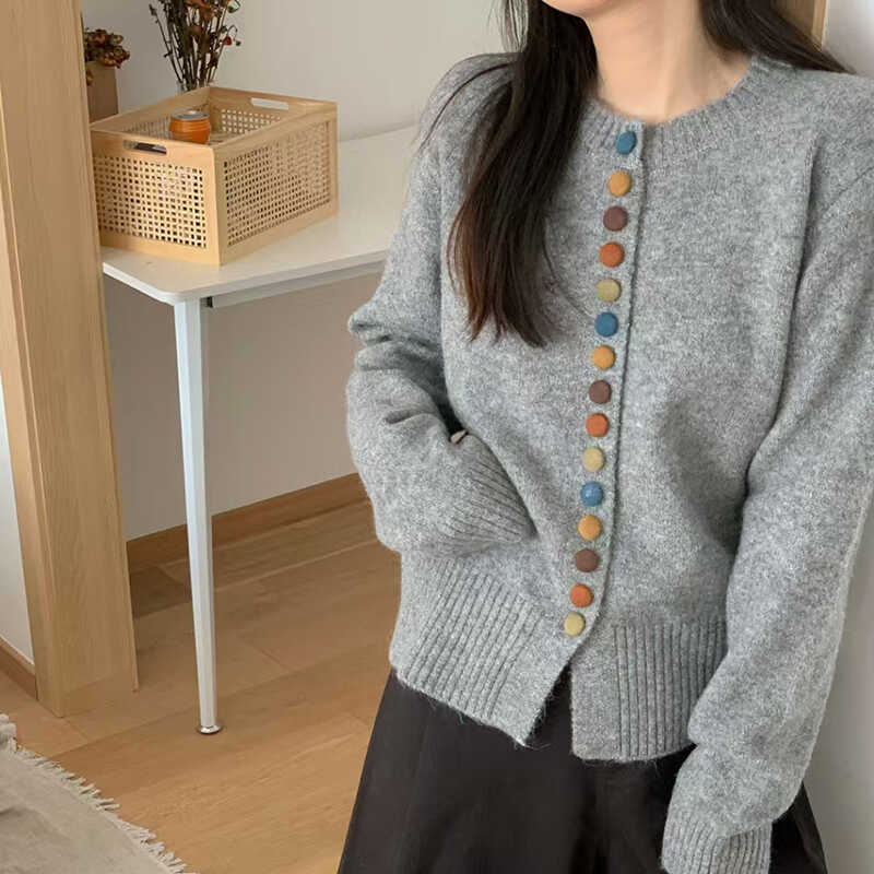 Damen Strickcardigan mit bunten Knopfdetails und angenehmer Passform EB