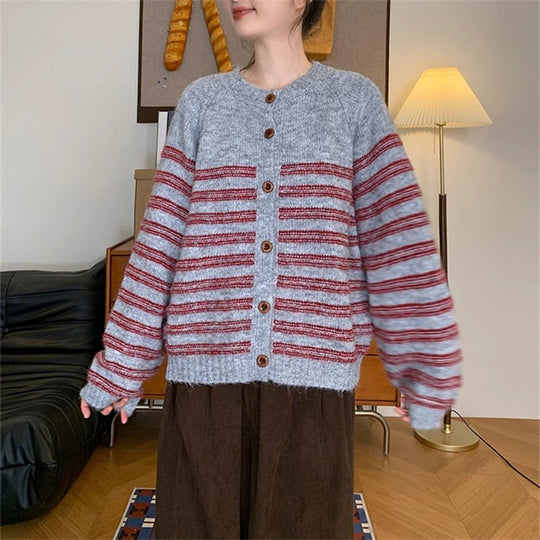 Damen Grobstrickjacke mit modernen Streifen und Knopfdetails EB