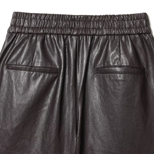 Damen Kunstleder Shorts mit elastischem Bund und modischen Details EB