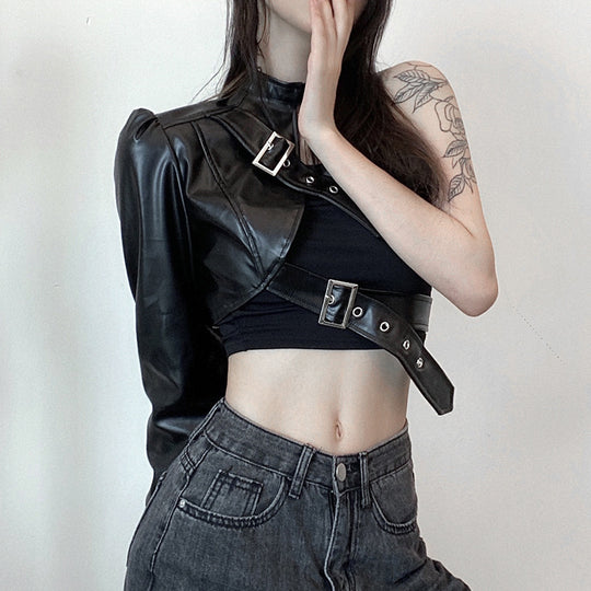 Damenmode-Oberteil aus Kunstleder mit asymmetrischem Design EB