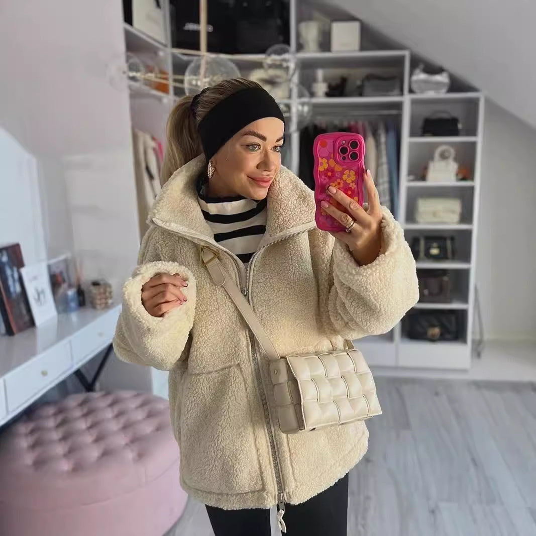 Damen Flauschige Fleecejacke mit hohem Kragen und praktischen Taschen EB