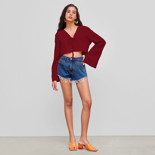 Damen kurzes Bindecrop-Top mit V-Ausschnitt, Knotenbindetail und Glockenärmeln Eichborn Berlin