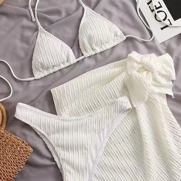 Damen Triangel-Bikini mit modischem Wickelrock und eleganten Details EB
