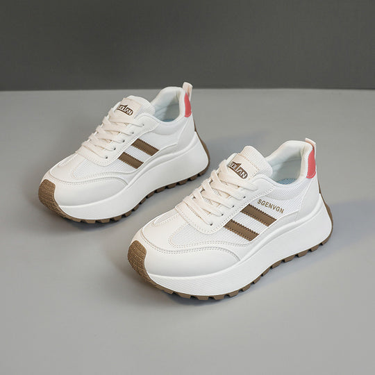 Damen Sportliche Plateau Sneakers mit strukturierter Laufsohle und modischen Akzenten EB