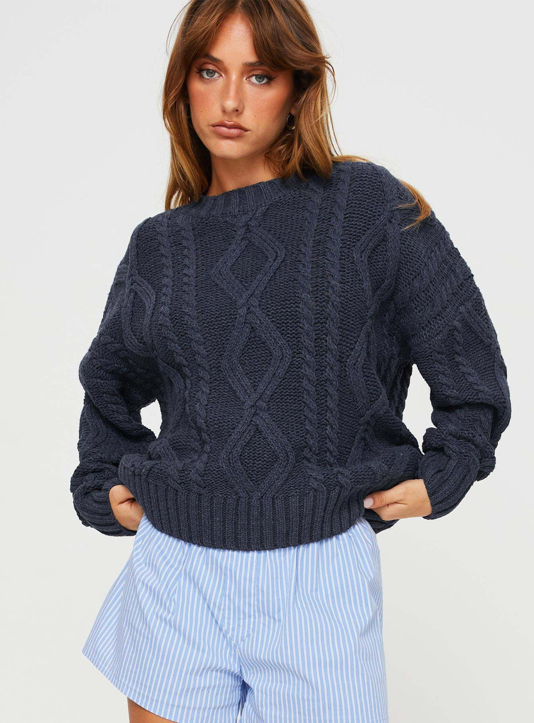 Damen Grobstrickpullover mit voluminösen Ärmeln und klassischem Zopfmuster EB