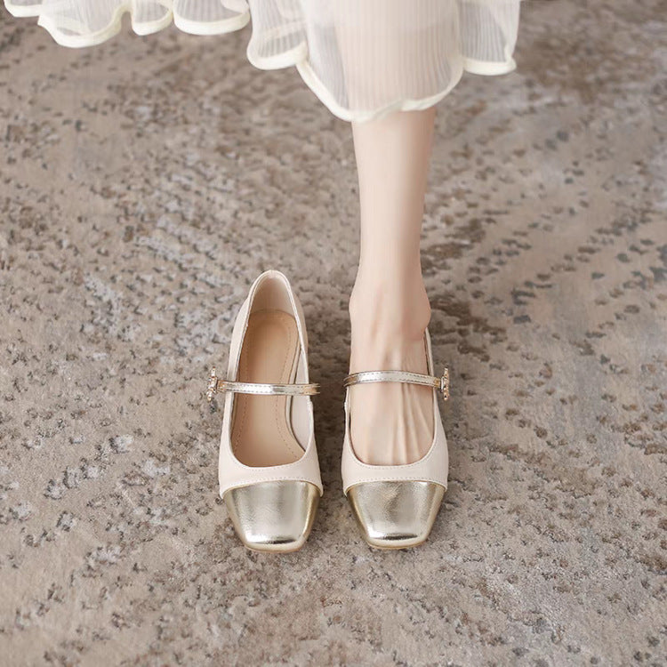 Damen elegante Ballerinas mit geschwungenem Riemen und glänzender Zehenkappe EB