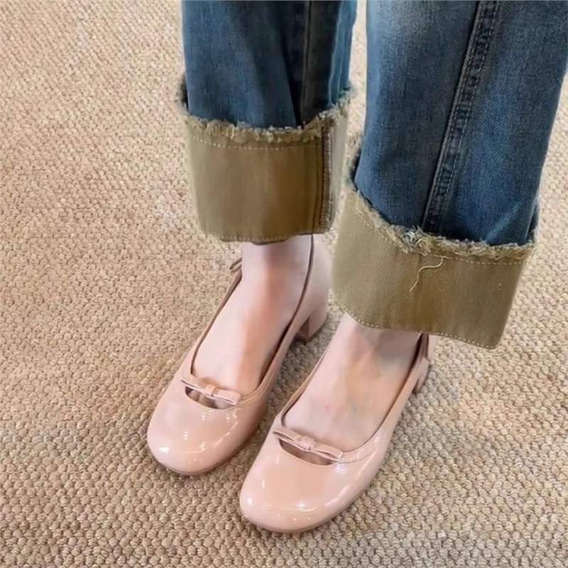 Damen Ballerinas mit komfortablem Blockabsatz und floraler Schnallenverzierung EB