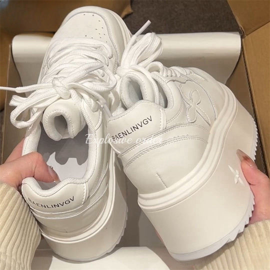 Damen Plateau-Sneaker mit modischem Design und stabiler Sohle EB