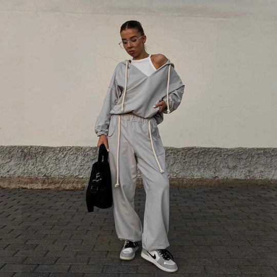 Damen lässiges Sport-Set mit Kapuze und praktischen Taschen EB