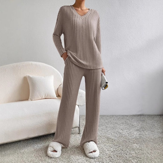 Damen lässiger Strickanzug mit V-Ausschnitt und praktischen Taschen EB