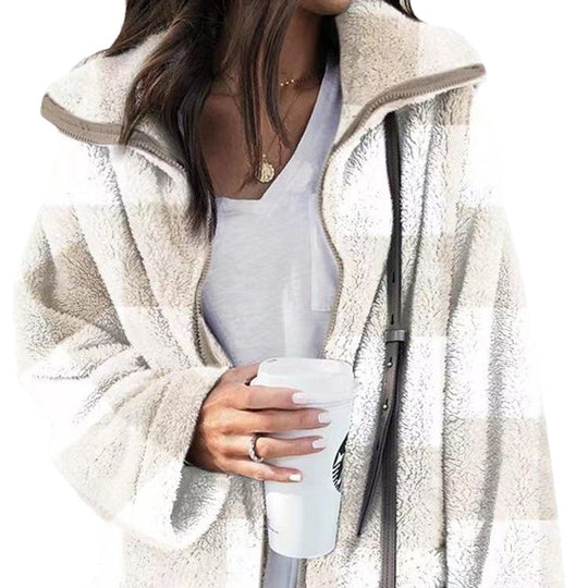 Damen Teddyjacke mit großflächigem Karomuster und hohem Kragen EB