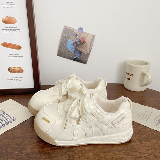 Damen Sportliche Sneakers mit verspielten Schnürdetails und modischem Obermaterial EB