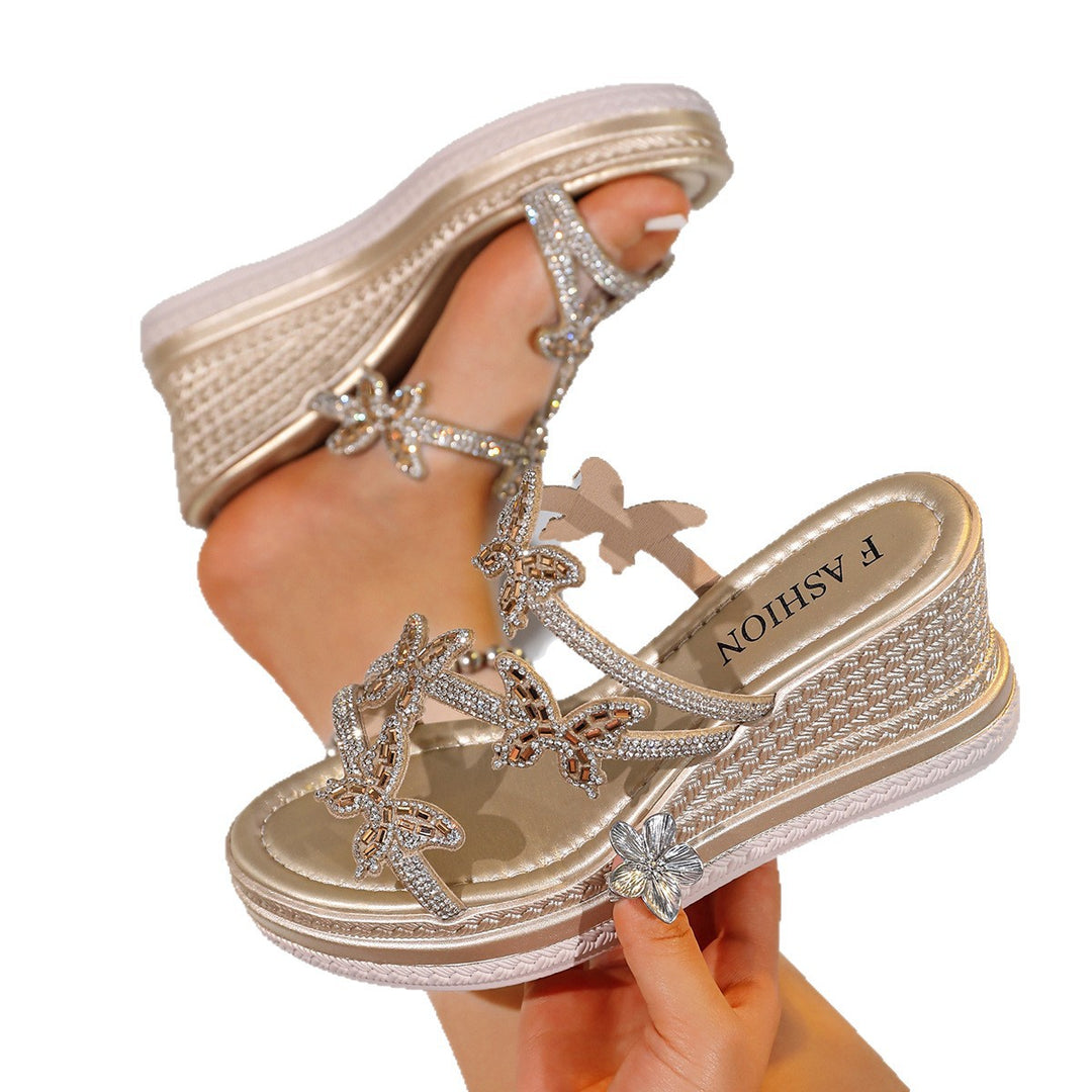 Damen Wedge-Sandalen mit funkelnden Schmetterlingsapplikationen und elegantem Kreppdesign EB