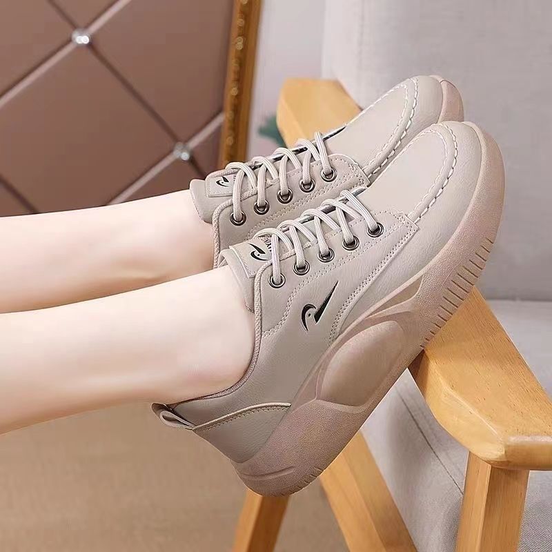 Damen Sportliche Sneakers mit bequemer Gummisohle und klassischem Design EB