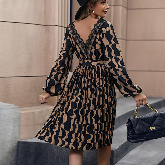 Damen Midikleid mit voluminösem Rock und eleganter Taillierung EB
