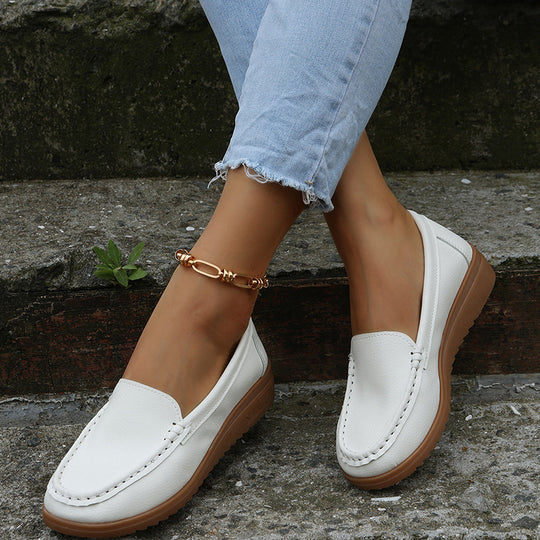 Damen lässige Slip-On Loafer mit ergonomischer Keilsohle, gepolstertem Komfortfußbett und dekorativer Kontrastnaht EB