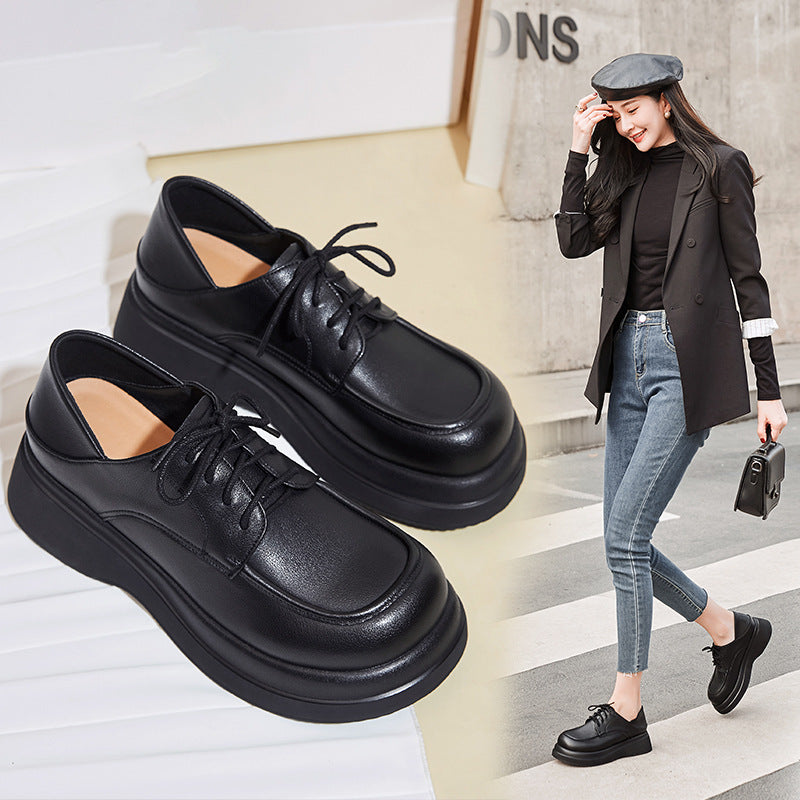 Damen Modische Plateau-Schnürschuhe mit glänzendem Lackfinish und komfortablem Fußbett EB