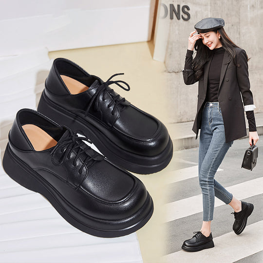 Damen Modische Plateau-Schnürschuhe mit glänzendem Lackfinish und komfortablem Fußbett EB