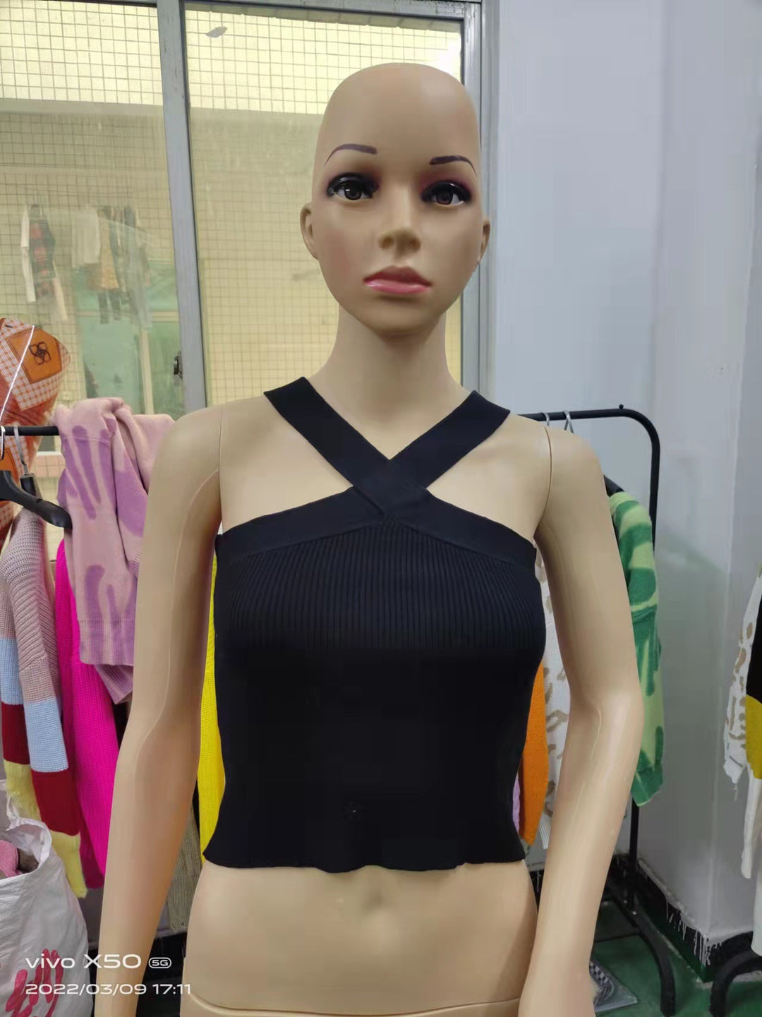 Damen Crop-Top mit schickem Kreuz-Trägerdesign EB