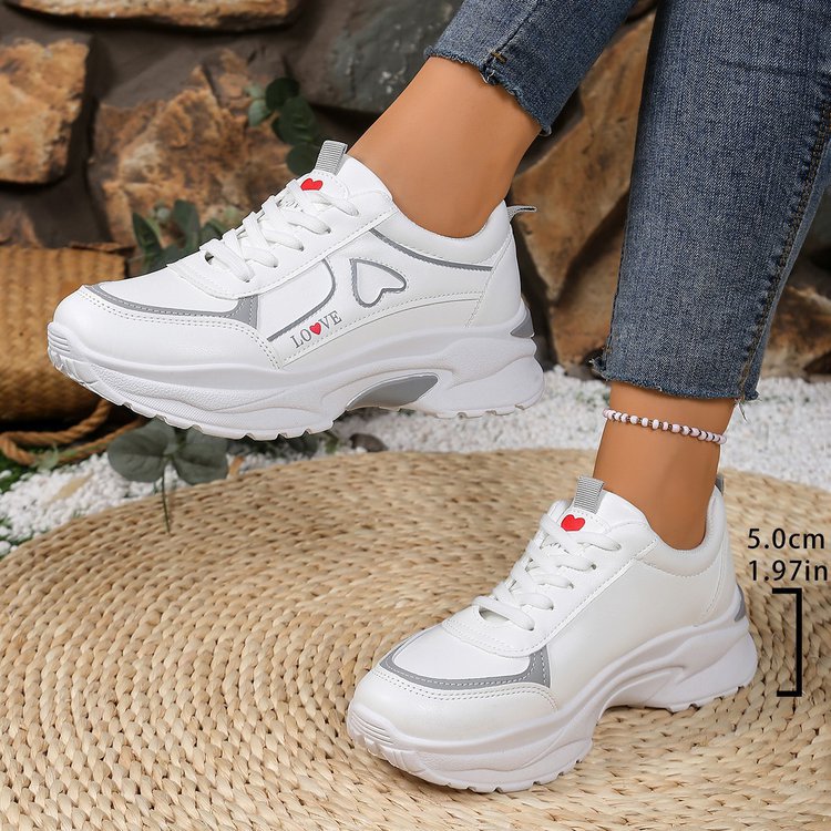 Damen sportive Sneakers mit trendiger Herz-Applikation EB