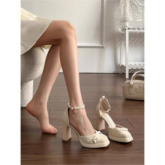 Damen elegante Knöchelriemen-Pumps mit geschwungener Absatzform EB