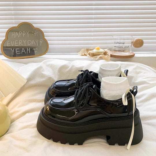 Damen Plateau-Sneaker mit robustem Sohlenprofil und stilvollem Design EB