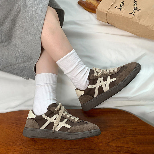 Damen Klassische Veloursledersneakers mit sportlich-elegantem Design EB