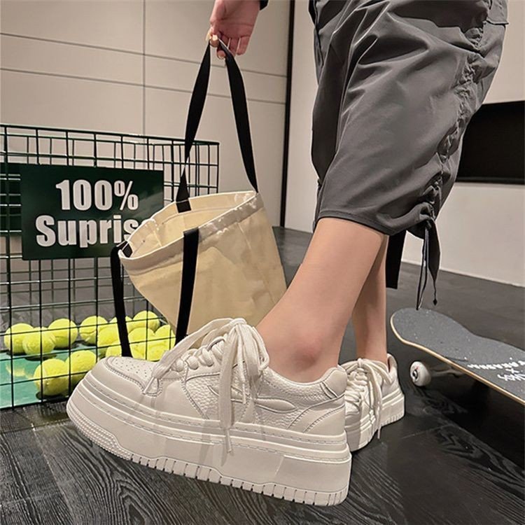 Damen Sportliche Plateau-Sneaker mit eleganten Applikationen EB