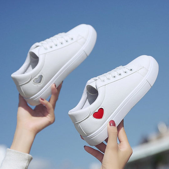 Damen Minimalistische Low-Top Sneaker mit glatter Kunstlederoptik und komfortabler Gummisohle EB