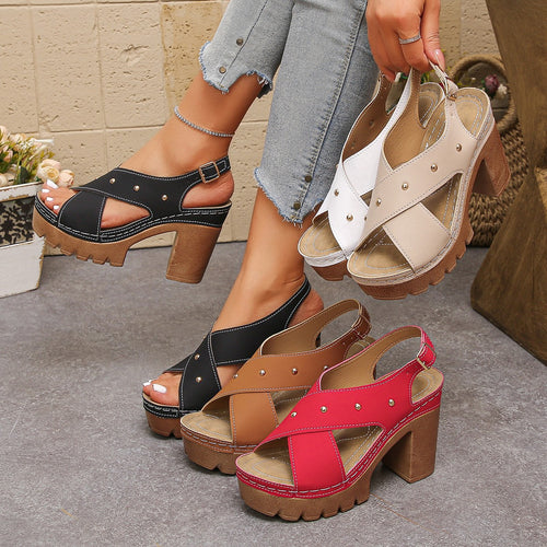 Damen Plateau-Sandalen mit modischem Riemendesign und Schmuckdetails EB
