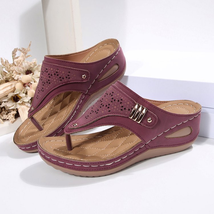 Damen Zehentrenner-Sandalen mit zierlichem Lochmuster und komfortabler Fußbettung EB