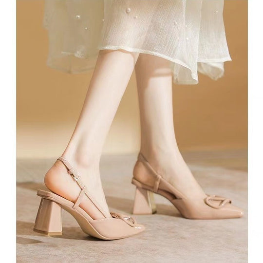 Damen Slingback Pumps mit dekorativen Metallakzenten und komfortablem Blockabsatz EB
