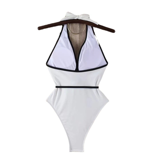 Damen Eleganter Badeanzug mit Hochgeschlossenem Ausschnitt und Blütenakzent EB