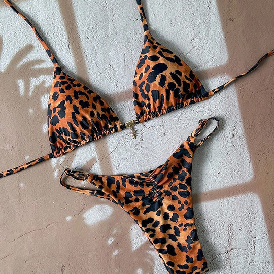 Damen Triangel-Bikini mit modischem Leopardenmuster und goldenen Akzenten EB