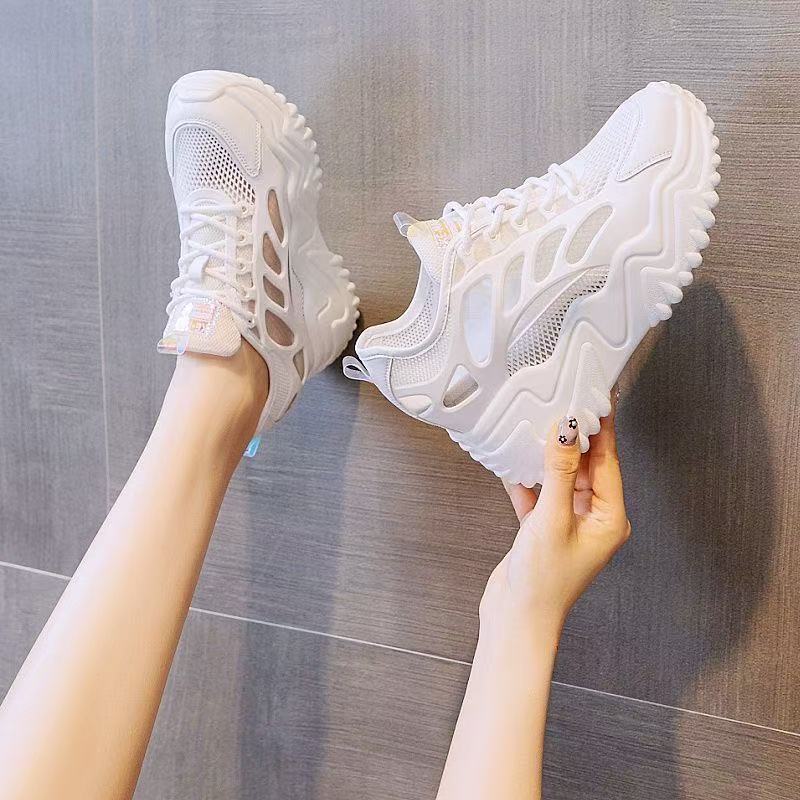 Damen Sportliche Sneakers mit atmungsaktiven Mesh-Einsätzen und ergonomischer Dämpfung EB