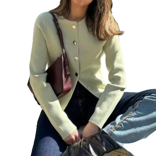 Damen nan taillierter Feinstrick-Cardigan mit asymmetrischer Goldknopf-Leiste und Frontschlitz EB