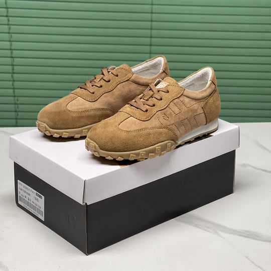 Damen Sportliche Sneaker mit hochwertigem Wildleder-Obermaterial und rutschfester Sohle EB