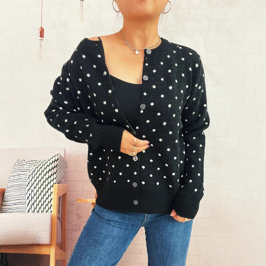 Damen Strickjacke mit modischem Punktemuster und komfortablem Schnitt EB