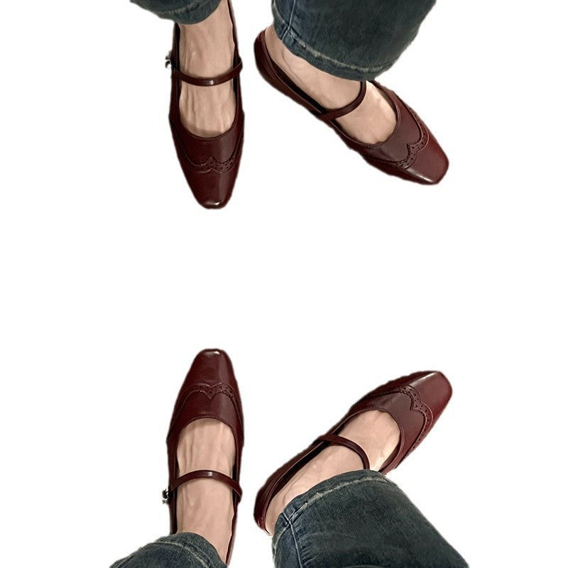 Damen Elegante Ballerinas mit komfortablem Riemchen und feiner Brogue-Verzierung EB