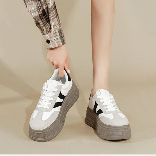 Damen Sportliche Plateau-Sneaker mit komfortabler Dämpfung und modernem Design EB